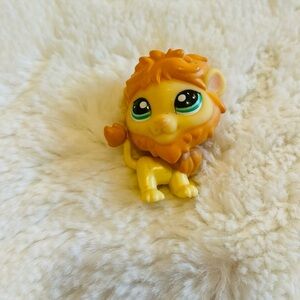 Littlest Pet Shop ~ #1004 ~ Lion ~ Yellow